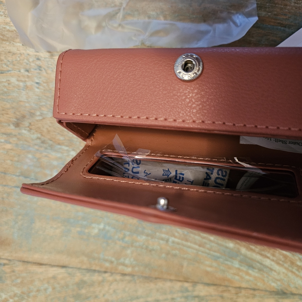 BÉIS X Rare Beauty Blush Case - Picture 4 of 6